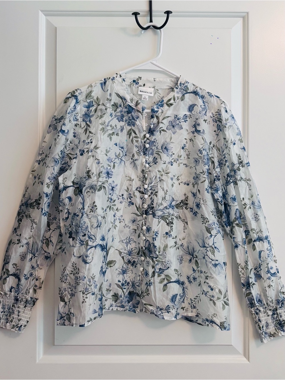 Bailey/44 Floral Lightweight Long Sleeve Botton Front Top Size Large